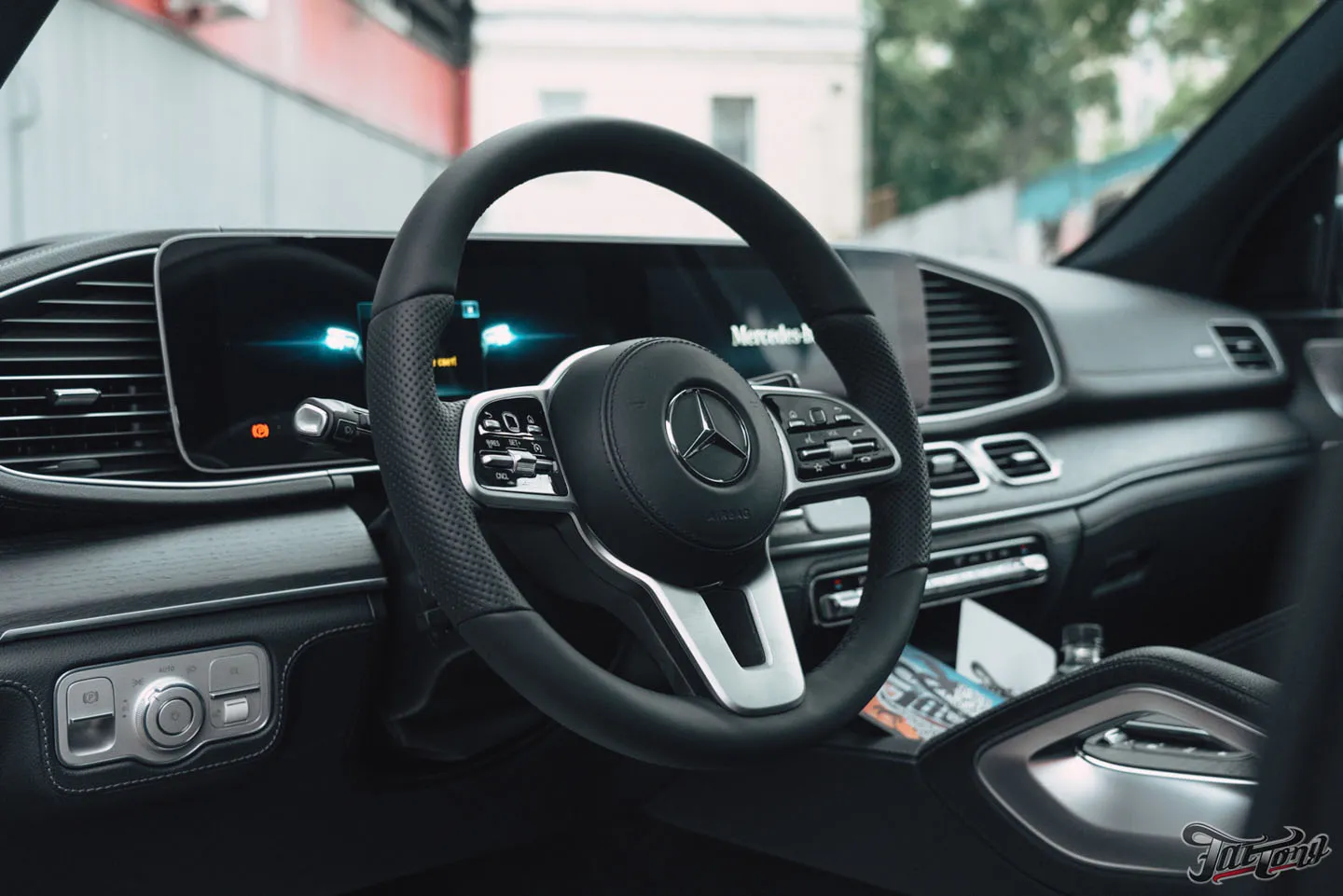 Что мы сделали с Mercedes GLS 400d? Часть 1: комплексная шумоизоляция и перетяжка руля